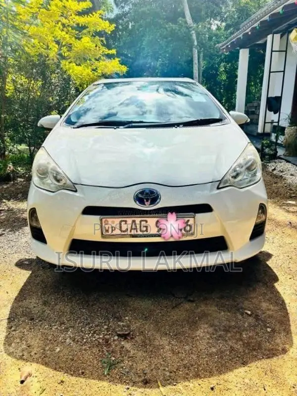 Toyota Aqua 2012 Car (Used)