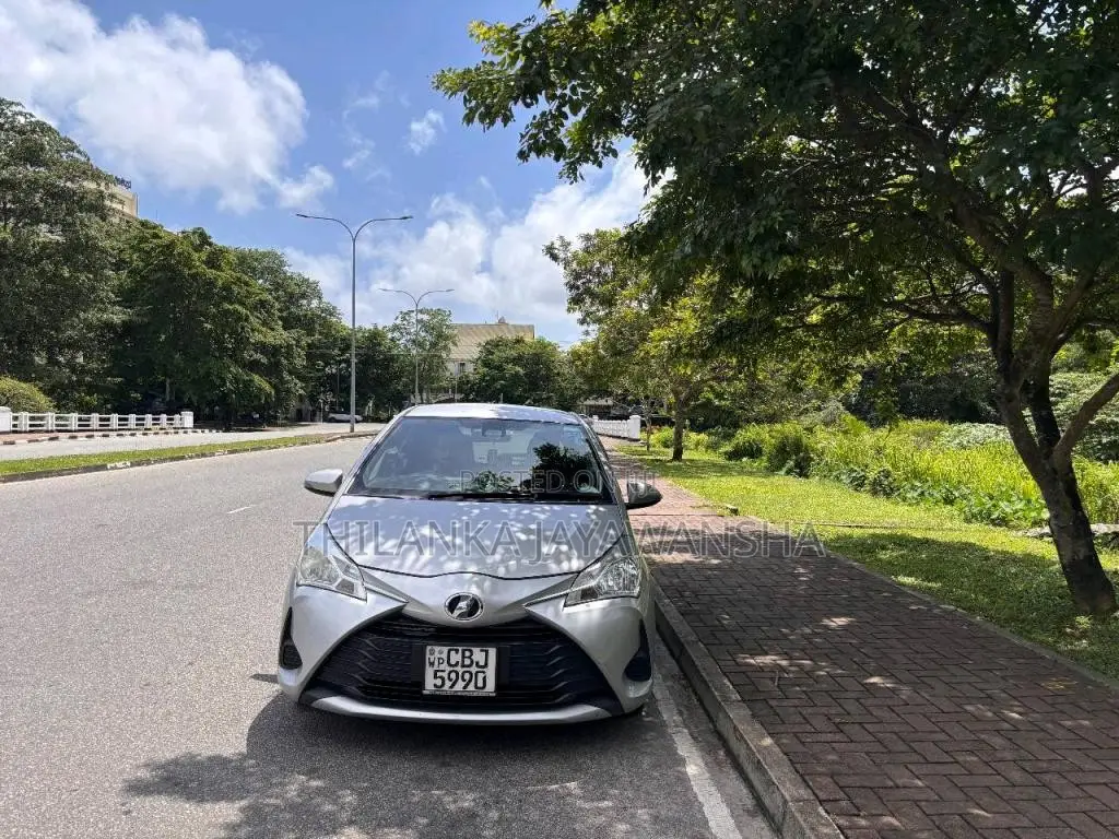Toyota Vitz 2017 Car (Used)