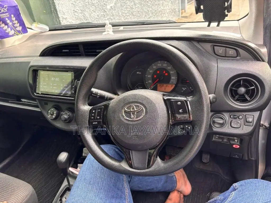 Toyota Vitz 2017 Car (Used)