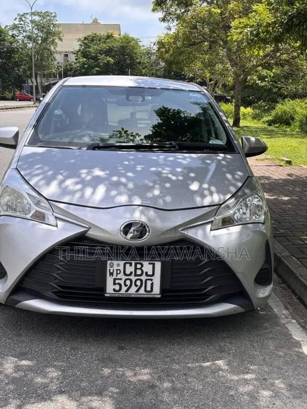 Toyota Vitz 2017 Car (Used)