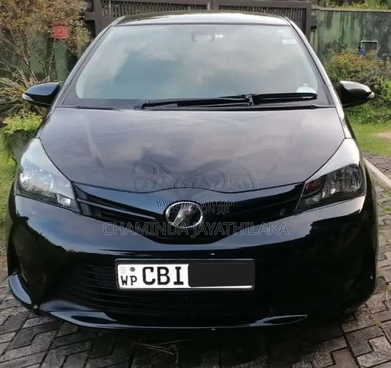 Toyota Vitz 2016 Car (Used)