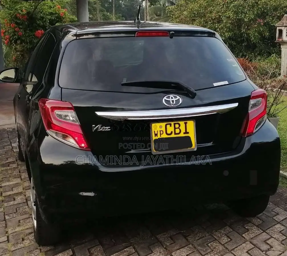 Toyota Vitz 2016 Car (Used)