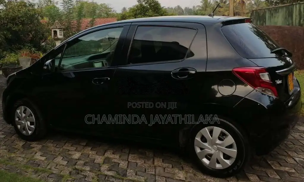 Toyota Vitz 2016 Car (Used)