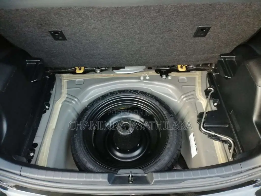Toyota Vitz 2016 Car (Used)