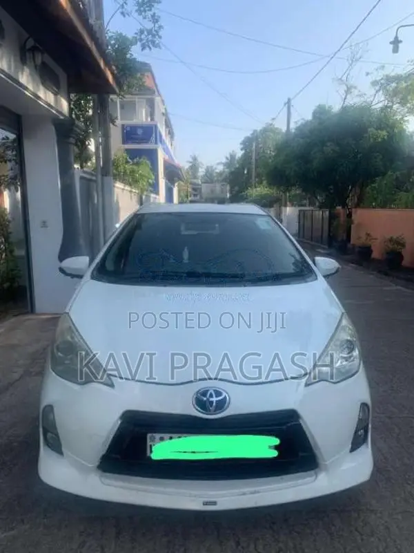 Toyota Aqua 2012 Car (Used)