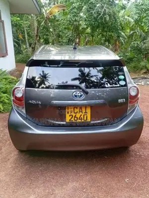 Toyota Aqua 2013 Car (Used)