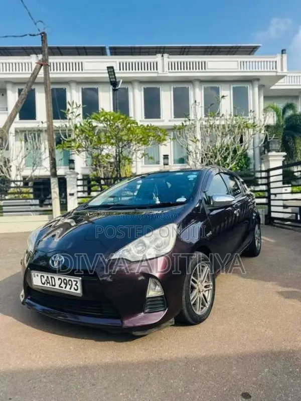 Toyota Aqua 2014 Car (Used)