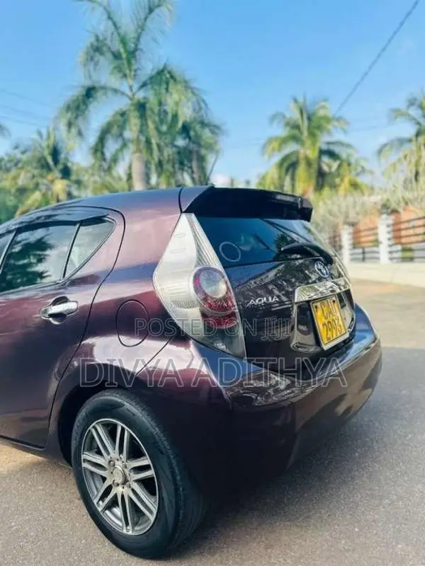 Toyota Aqua 2014 Car (Used)