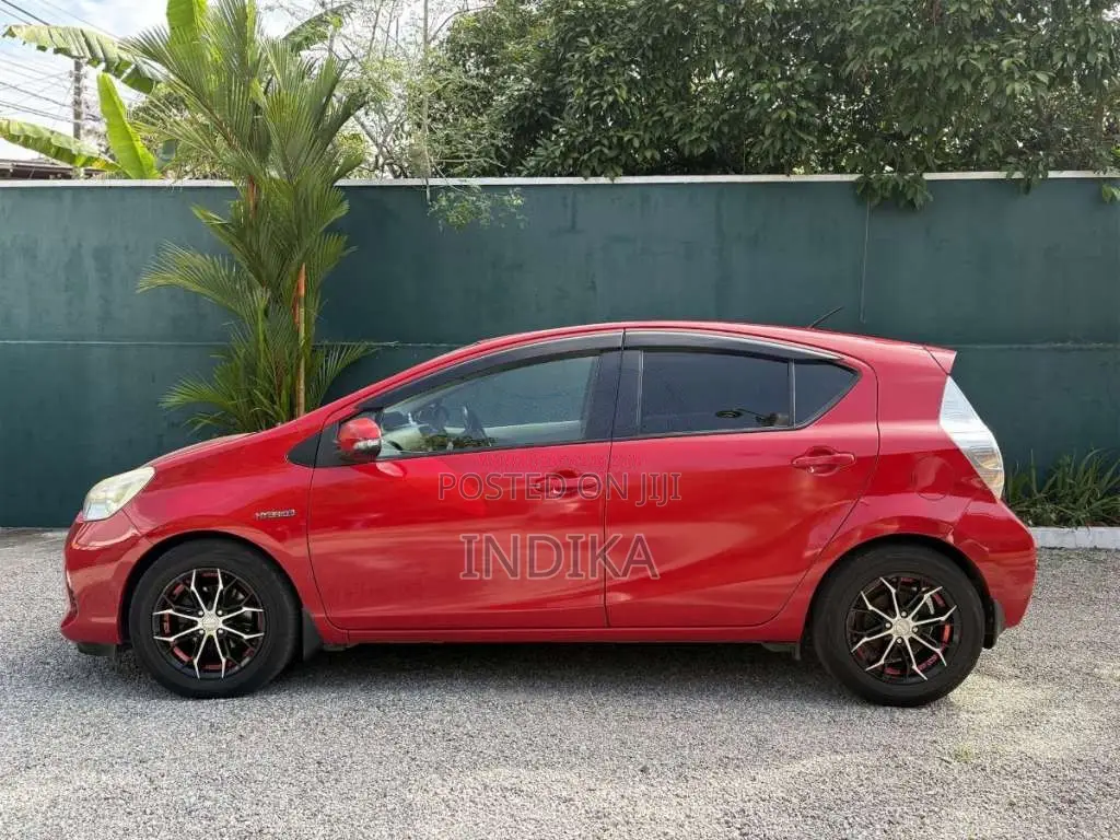 Toyota Aqua 2013 Car (Used)