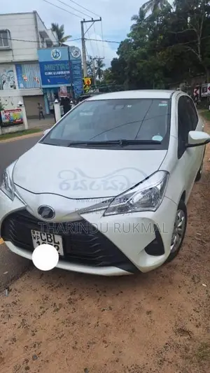 Toyota Vitz 2017 Car (Used)