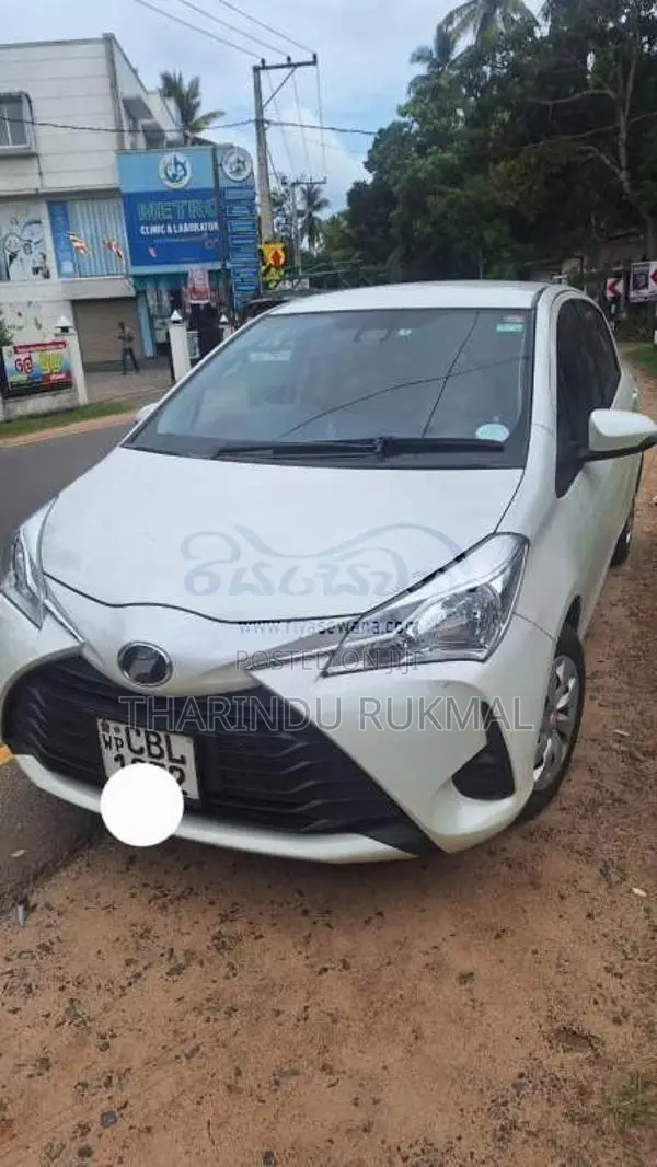 Toyota Vitz 2017 Car (Used)