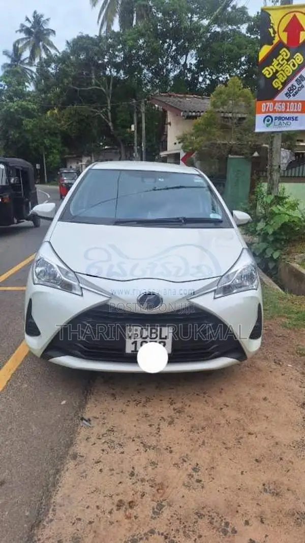 Toyota Vitz 2017 Car (Used)