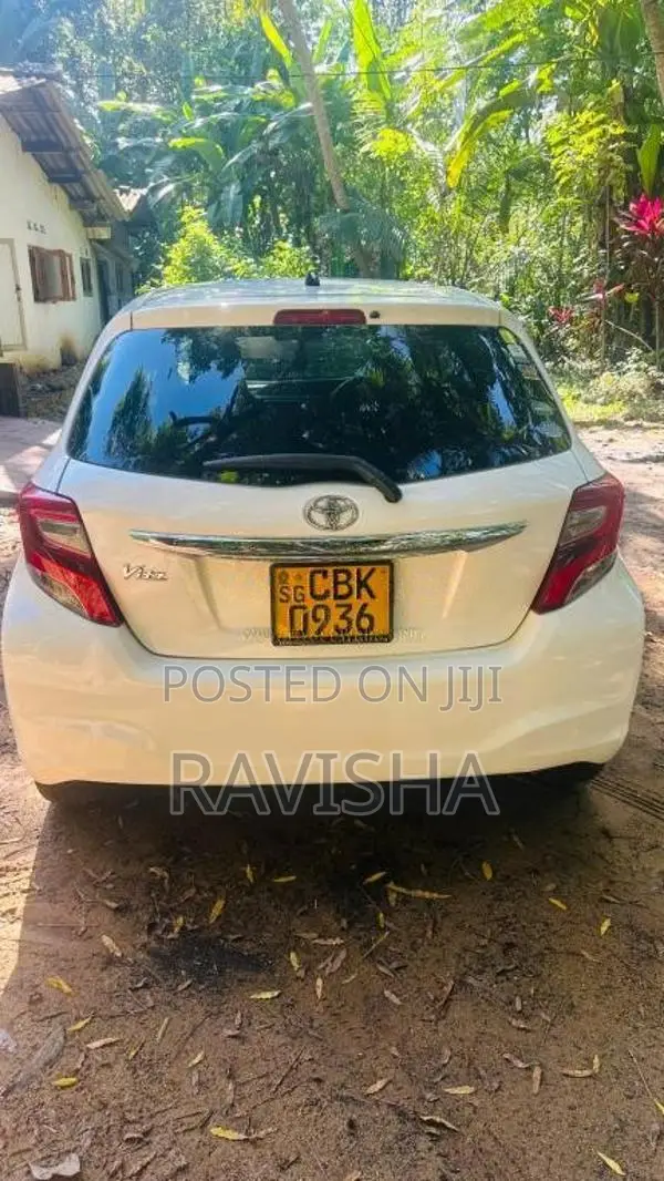 Toyota Vitz 2016 Car (Used)