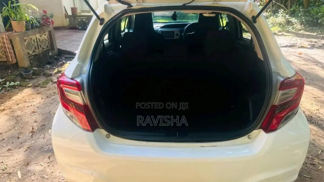 Toyota Vitz 2016 Car (Used)
