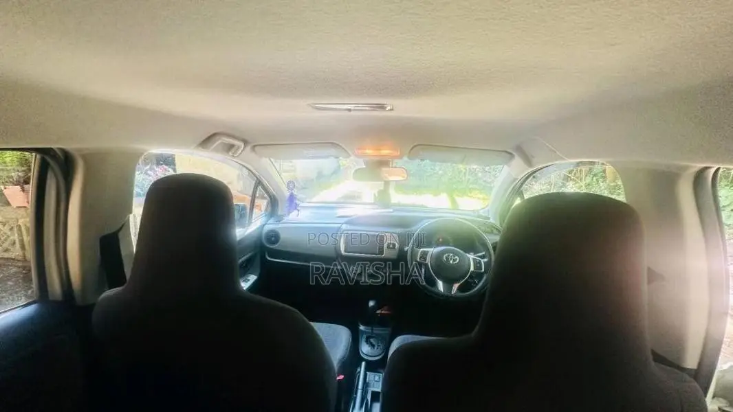 Toyota Vitz 2016 Car (Used)