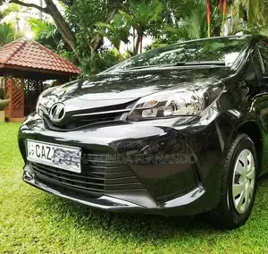Toyota Vitz 2016 Car (Used)