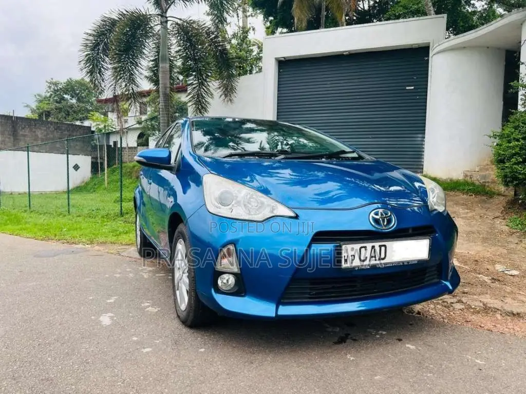 Toyota Aqua 2014 Car (Used)