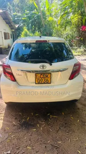 Toyota Vitz 2016 Car (Used)