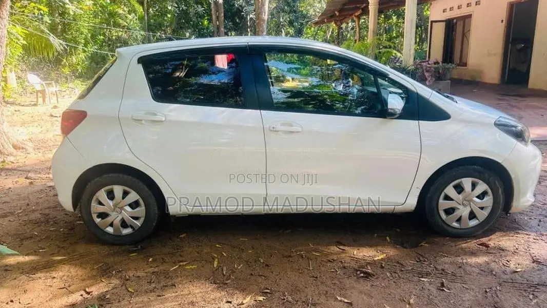 Toyota Vitz 2016 Car (Used)