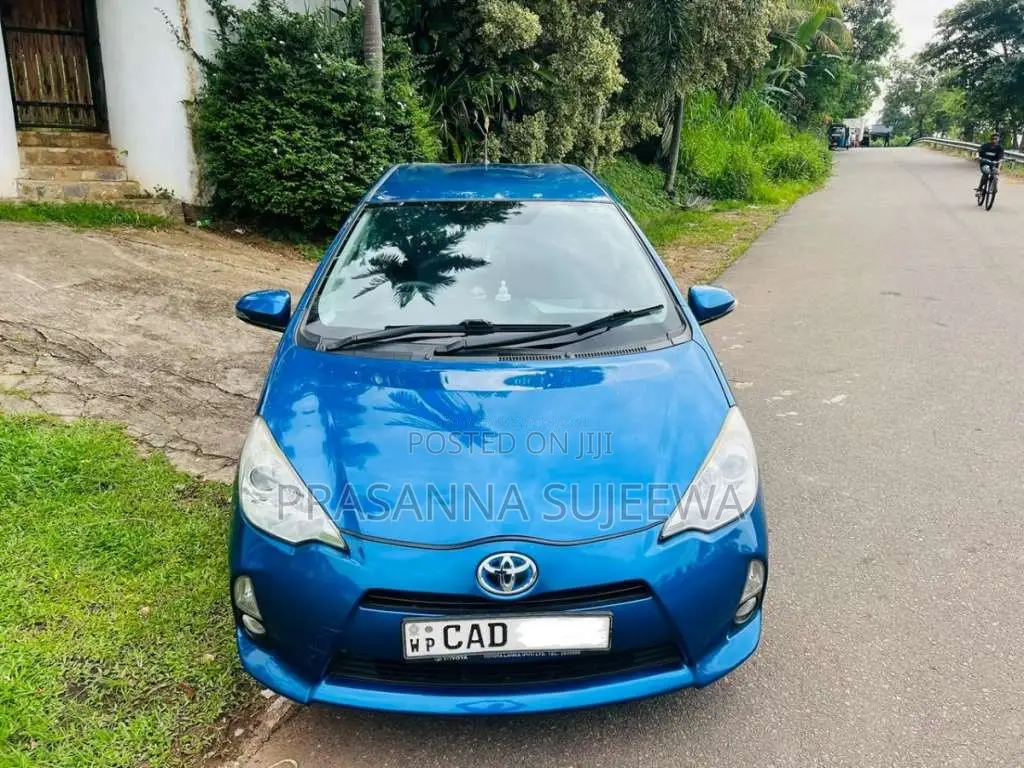 Toyota Aqua 2014 Car (Used)