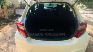 Toyota Vitz 2016 Car (Used)