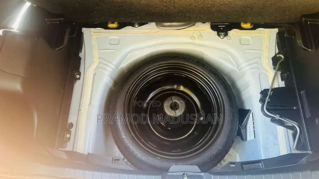 Toyota Vitz 2016 Car (Used)