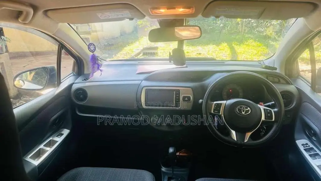 Toyota Vitz 2016 Car (Used)