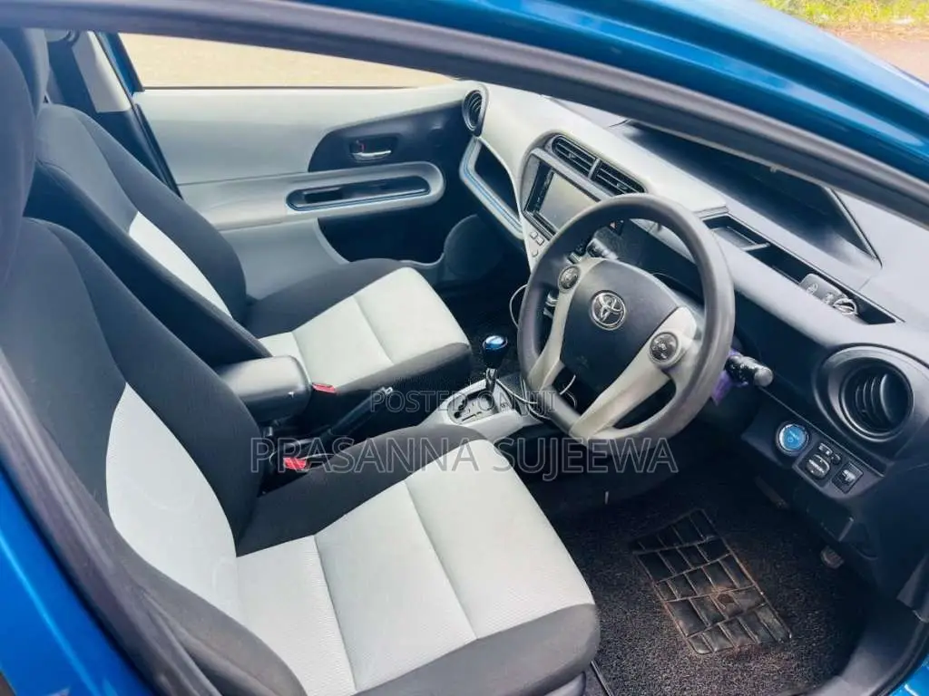 Toyota Aqua 2014 Car (Used)