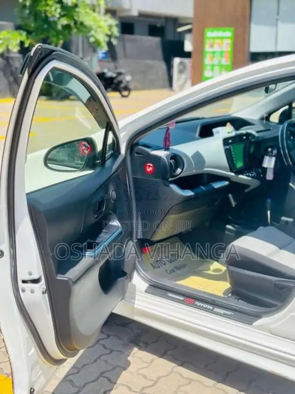 Toyota Aqua 2013 Car (Used)