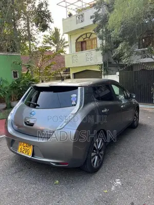 Nissan Leaf 2014 Car (Used)