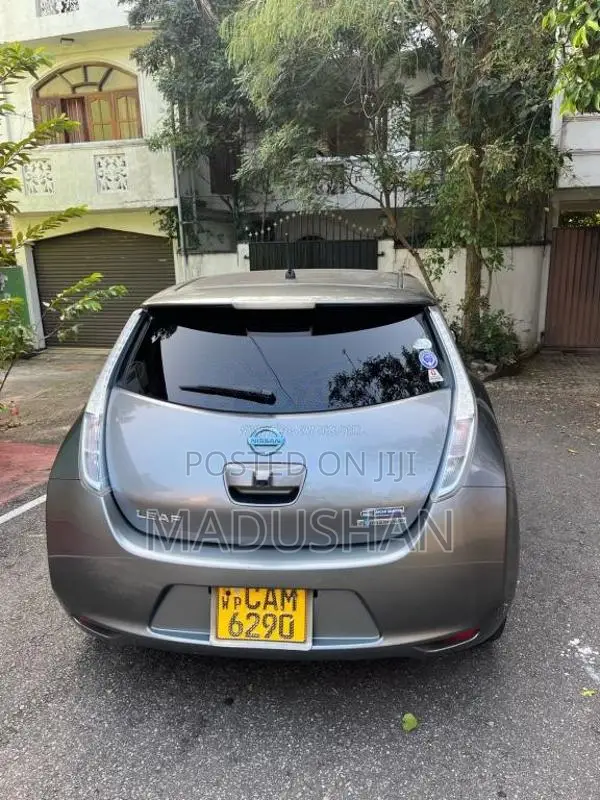 Nissan Leaf 2014 Car (Used)