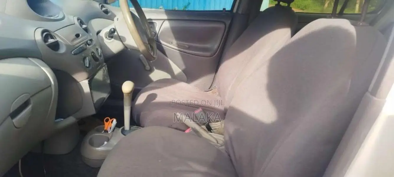 Toyota Platz 2001 Car (Used)