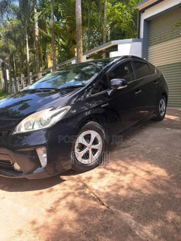 Toyota Prius 2013 Car (Used)
