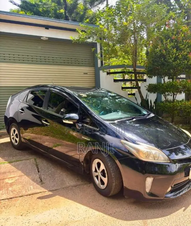 Toyota Prius 2013 Car (Used)