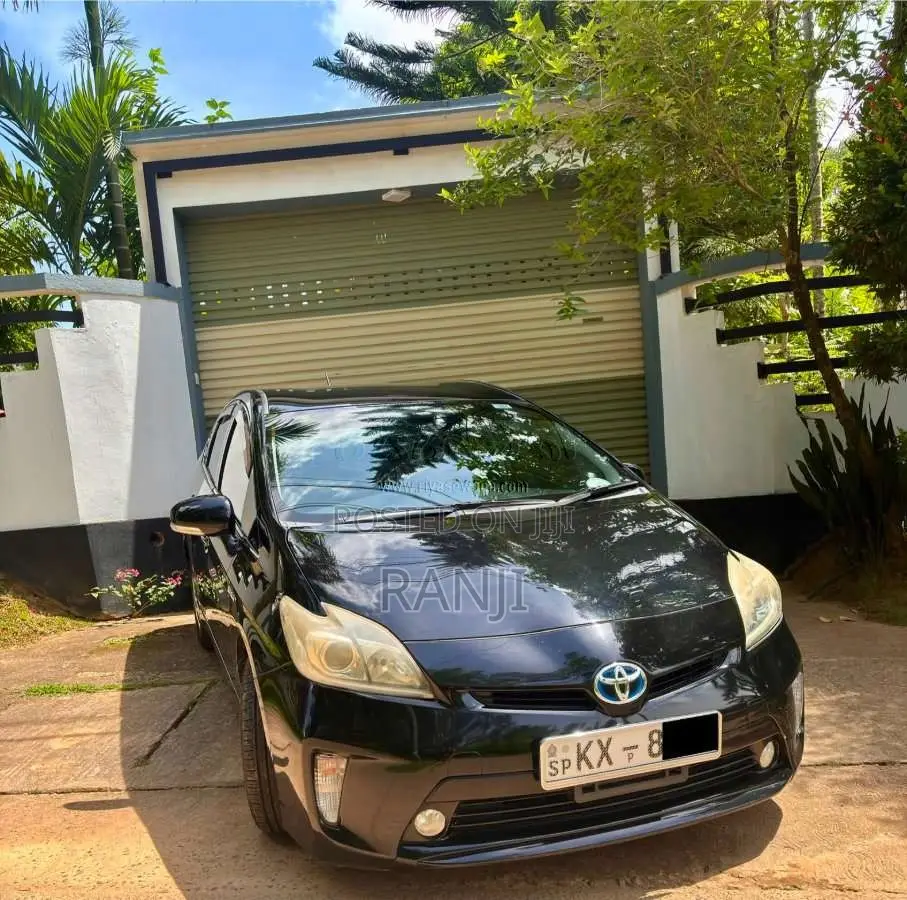 Toyota Prius 2013 Car (Used)