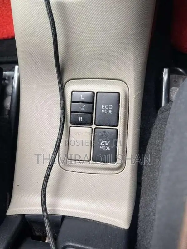 Toyota Aqua 2012 Car (Used)