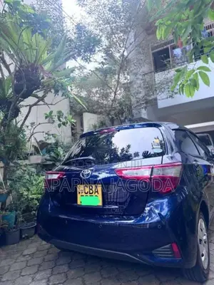 Toyota Vitz 2018 Car (Used)