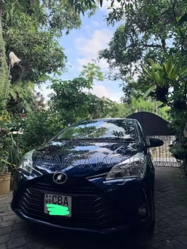 Toyota Vitz 2018 Car (Used)