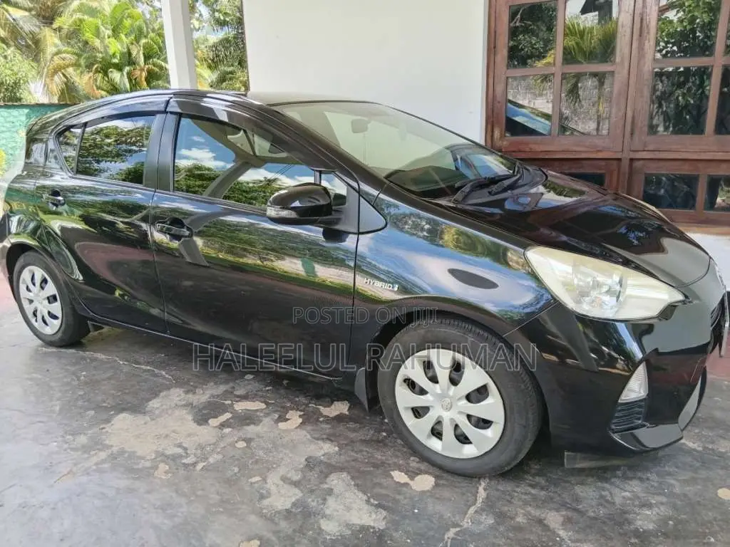 Toyota Aqua 2014 Car (Used)