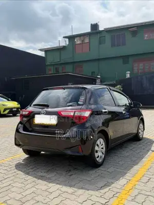 Toyota Vitz 2018 Car (Used)