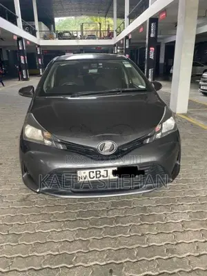 Toyota Vitz 2016 Car (Used)