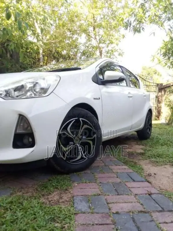Toyota Aqua 2012 Car (Used)
