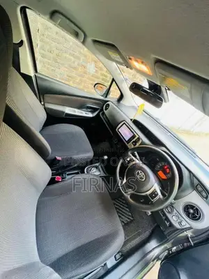 Toyota Vitz 2016 Car (Used)
