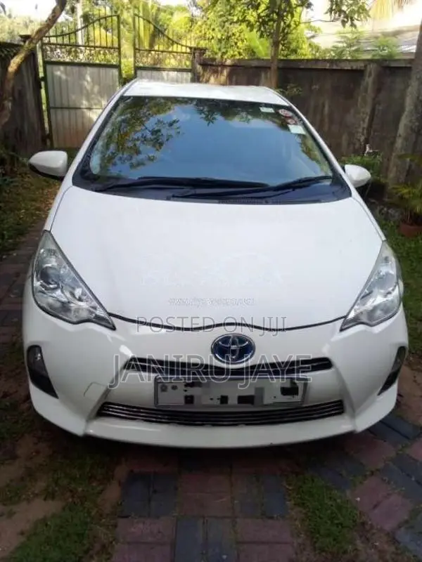 Toyota Aqua 2012 Car (Used)