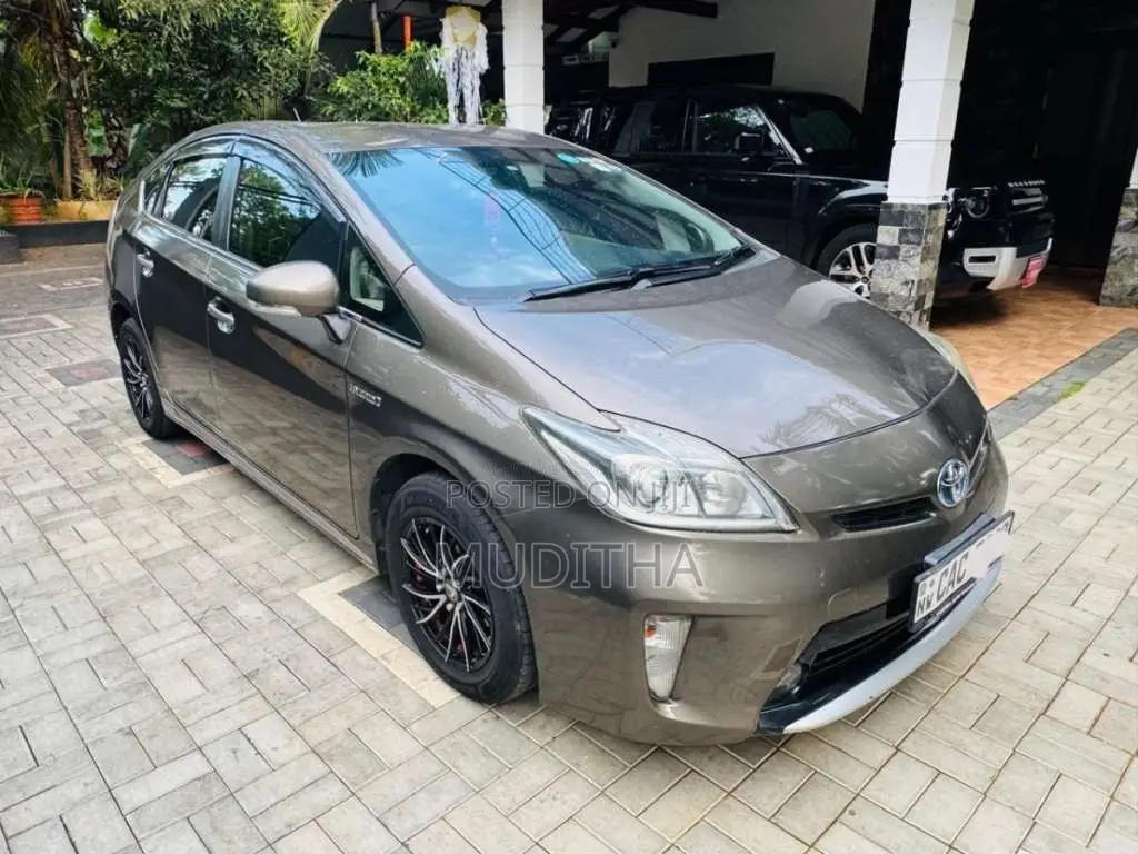Toyota Prius 2013 Car (Used)