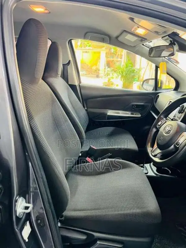Toyota Vitz 2016 Car (Used)
