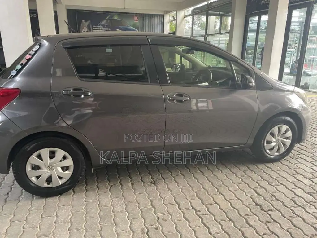 Toyota Vitz 2016 Car (Used)