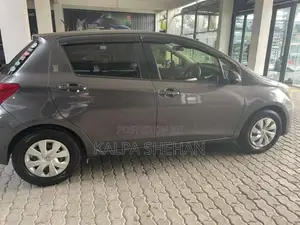 Toyota Vitz 2016 Car (Used)