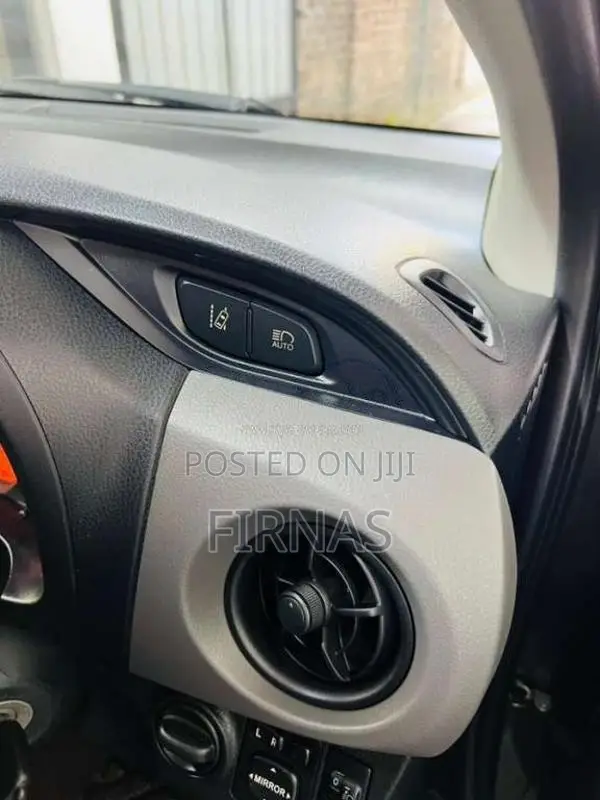 Toyota Vitz 2016 Car (Used)