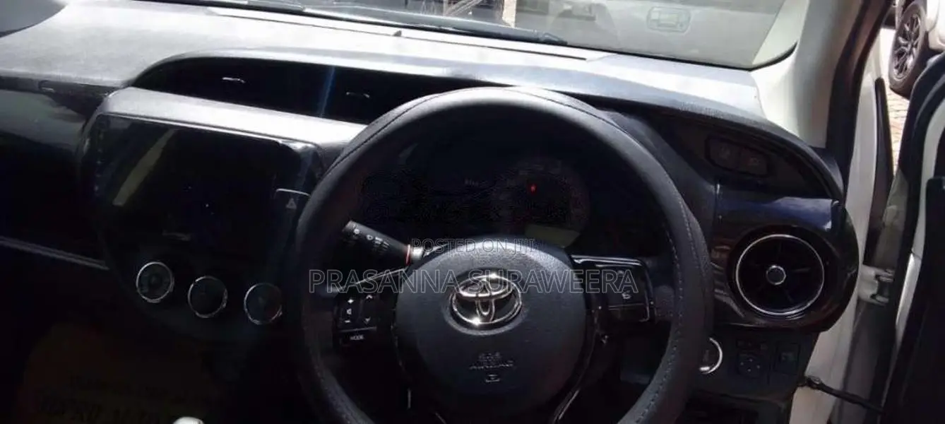 Toyota Vitz 2018 Car (Used)